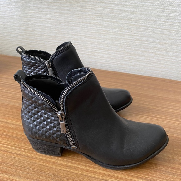 Lucky Brand Bartalino Textured Edgy Black Ankle Bootie - Sz 6M - Picture 1 of 5